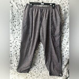 1045. Lululemon Final Play Crop 23" pants in Heather Lux Multi Black. Sz 12